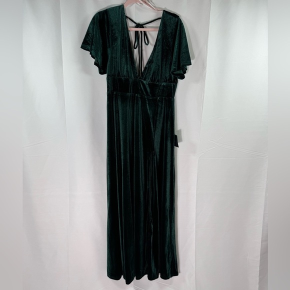 Lulus Dresses & Skirts - Lulus Elegant V-Neck Green Velvet Dress XL